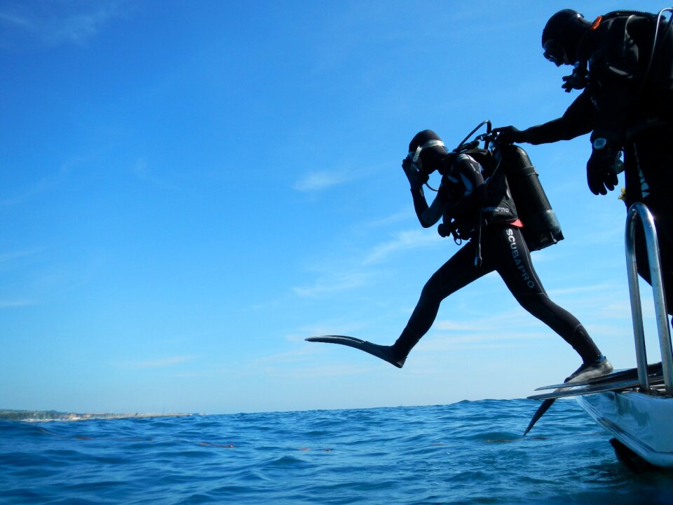 Giant step diver boat