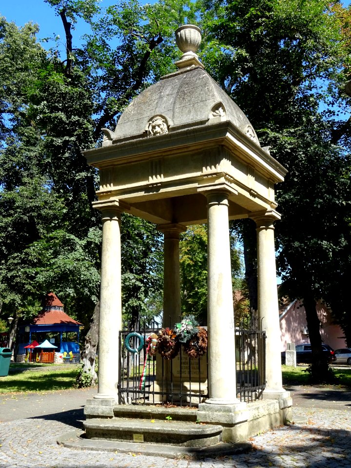 RO Aiud students' monument (1)