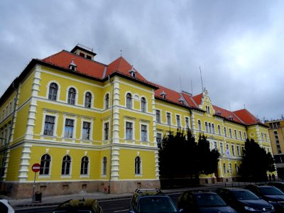 RO BV University T building 6