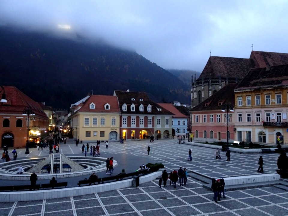 RO BV Piata Sfatului - seara