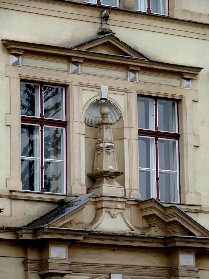 RO BV University T building 3