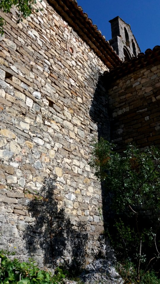 Rochecolombe - chapelle Saint-Barthélemy - mur