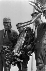 Rodney Gould (GB) is winnaar in de 250 cc klasse, de beste Nederlander Cees van , Bestanddeelnr 923-6306