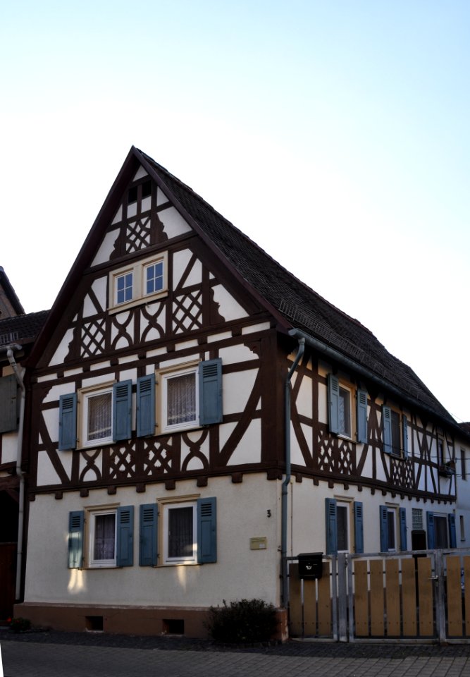 Rodheim vor der Höhe, Nieder-Wöllstädter Straße 3