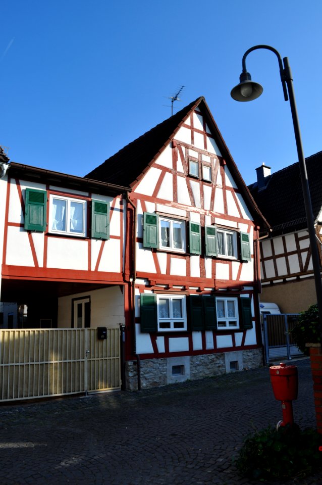 Rodheim vor der Höhe, Königstraße 9
