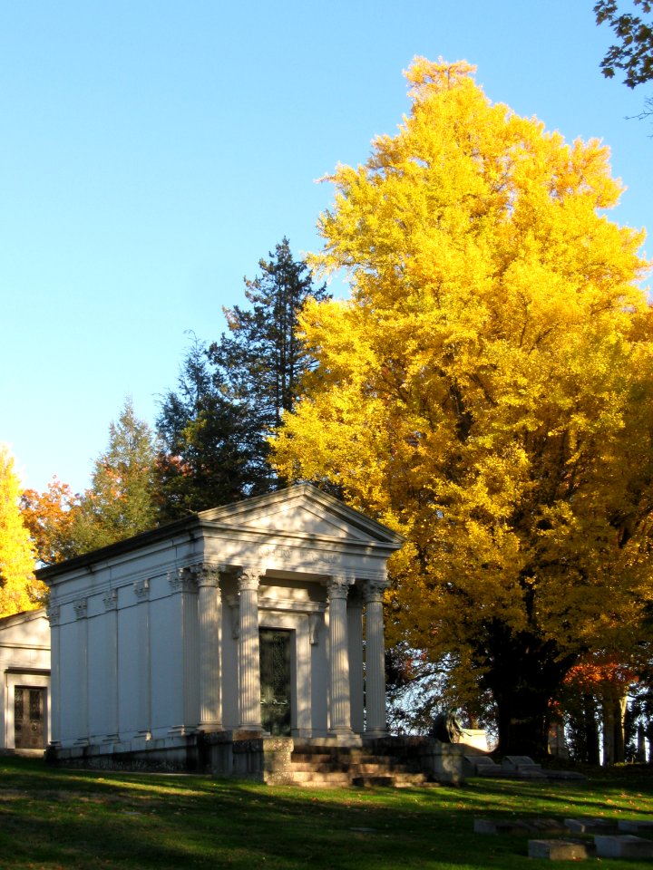 Robert Pitcairn mausoleum, Homewood Cemetery, 2020-11-08, 02