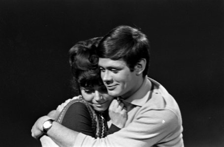 Rob de Nijs met Marijke Merckens in TV-programma Swingt, Bestanddeelnr 918-6061