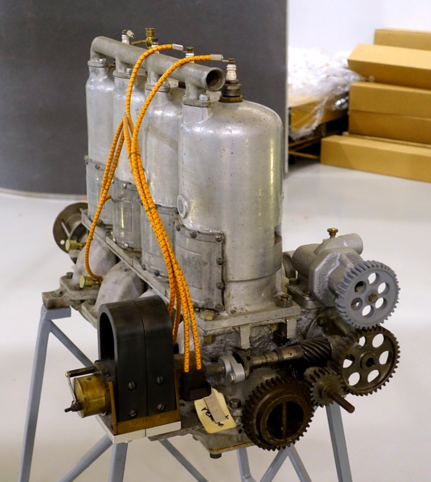 Roberts Aircraft Engine, 1910 - Hiller Aviation Museum - San Carlos, California - DSC03218