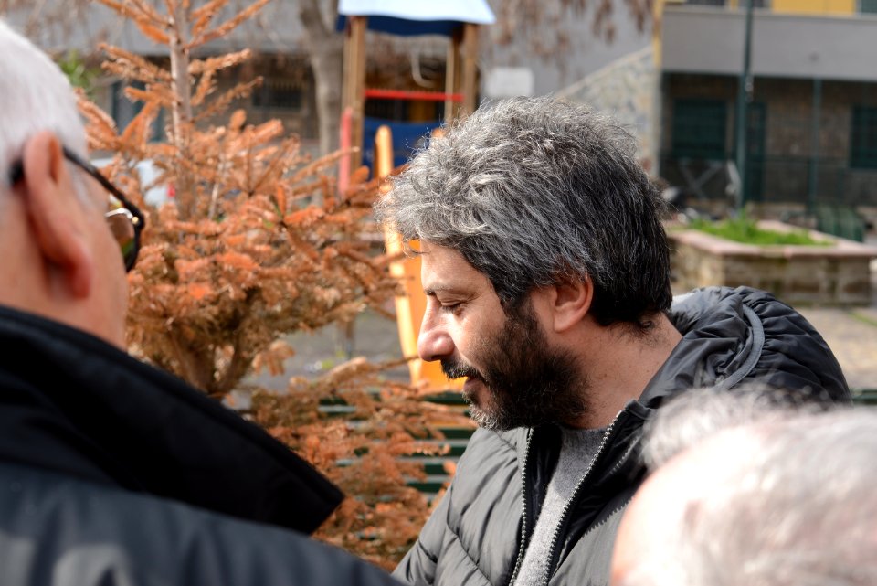 Roberto Fico in campagna elettorale 2018 - Bagnoli