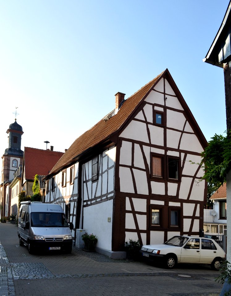 Rodheim vor der Höhe, Hauptstraße 8