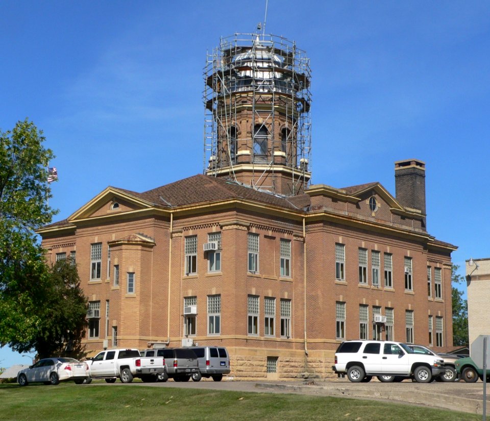 Roberts County, South Dakota, courthouse from SE 1
