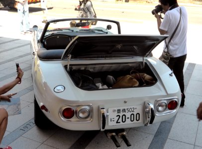 Roaster Ryuhi Final verBond car with its trunk open