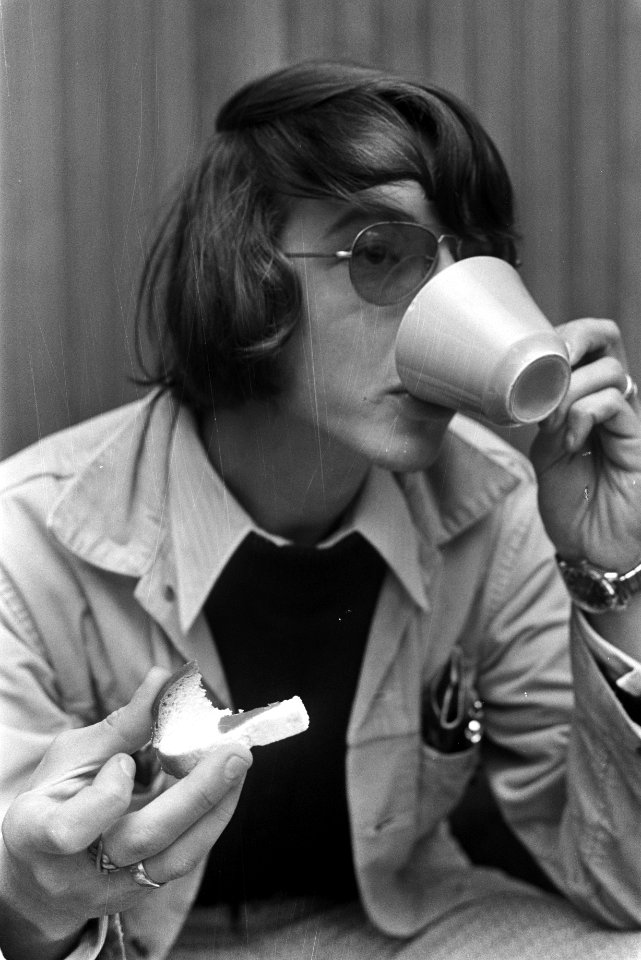 Rob Croes drinkt thee of koffie, Bestanddeelnr 924-8771