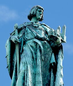 Statue monument henry fountain