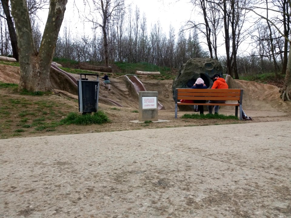 Rochetaillée-sur-Saône - Chemin de Halage - Aire de jeu du Génialithe (Gentil Garçon)
