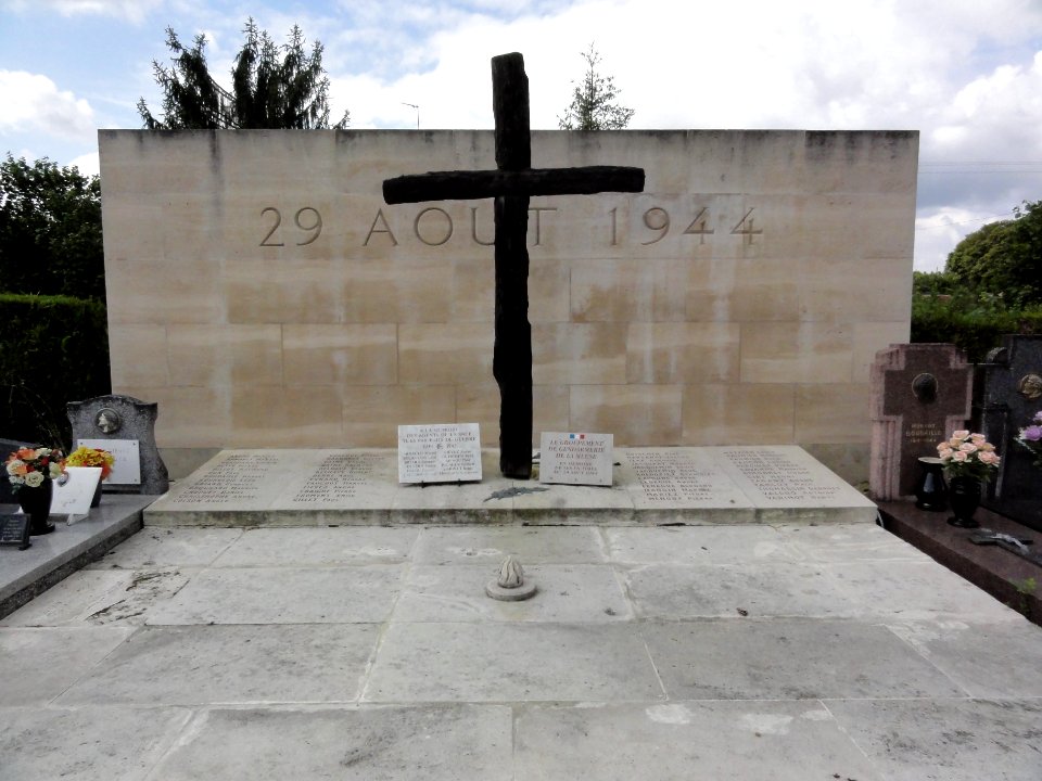 Robert-Espagne (Meuse) monument des fusillés (02)