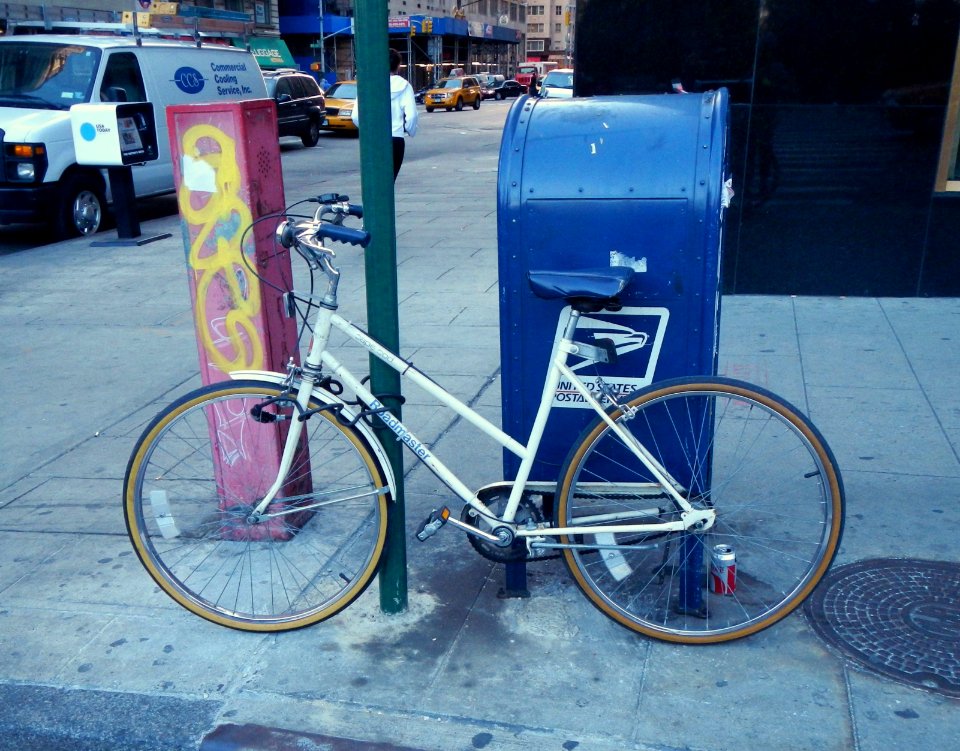 Roadmaster Cape Cod white girl bike 59 St 6 Av SW jeh
