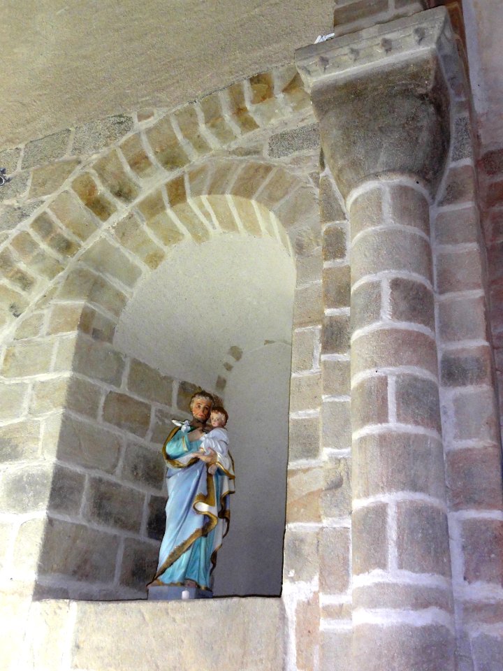 Roche d'Agoux (Puy-de-Dôme) église statue St.Joseph avec Jésus
