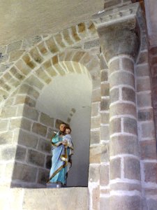 Roche d'Agoux (Puy-de-Dôme) église statue St.Joseph avec Jésus