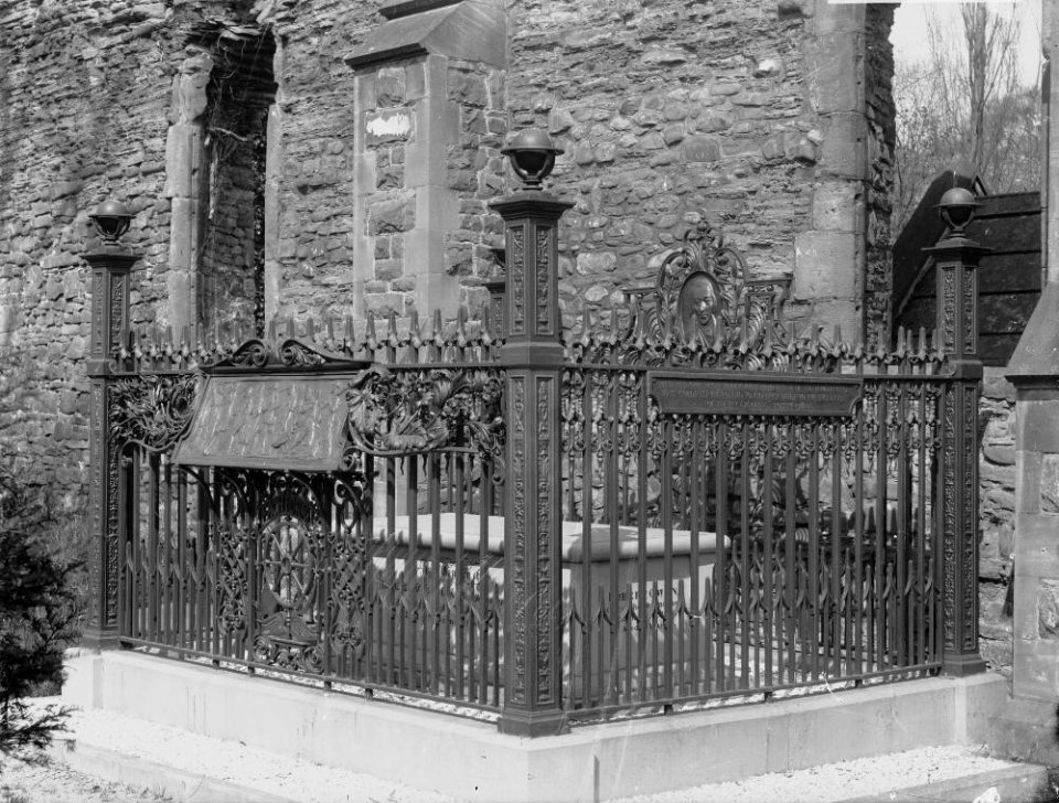 Robert Owen's grave at the old parish church, Newtown (1293719)