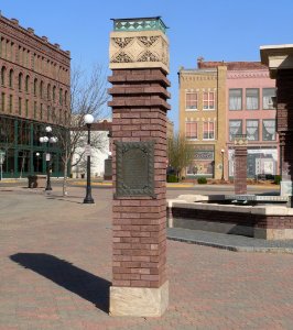Roth Fountain (Sioux City) NW pillar