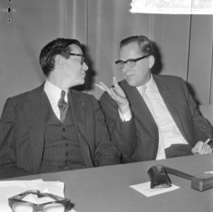 Robert Marjolin in Hiltonhotel te Rotterdam, rechts minister Andriessen links Ro, Bestanddeelnr 917-0737