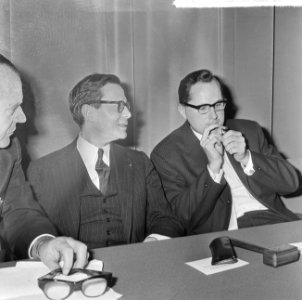 Robert Marjolin in Hiltonhotel te Rotterdam, rechts minister Andriessen links Ro, Bestanddeelnr 917-0738