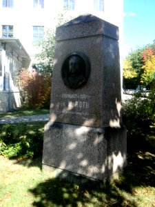 Roth 02 Dresden Albertstadtkaserne, W.A.Roth-Denkmal