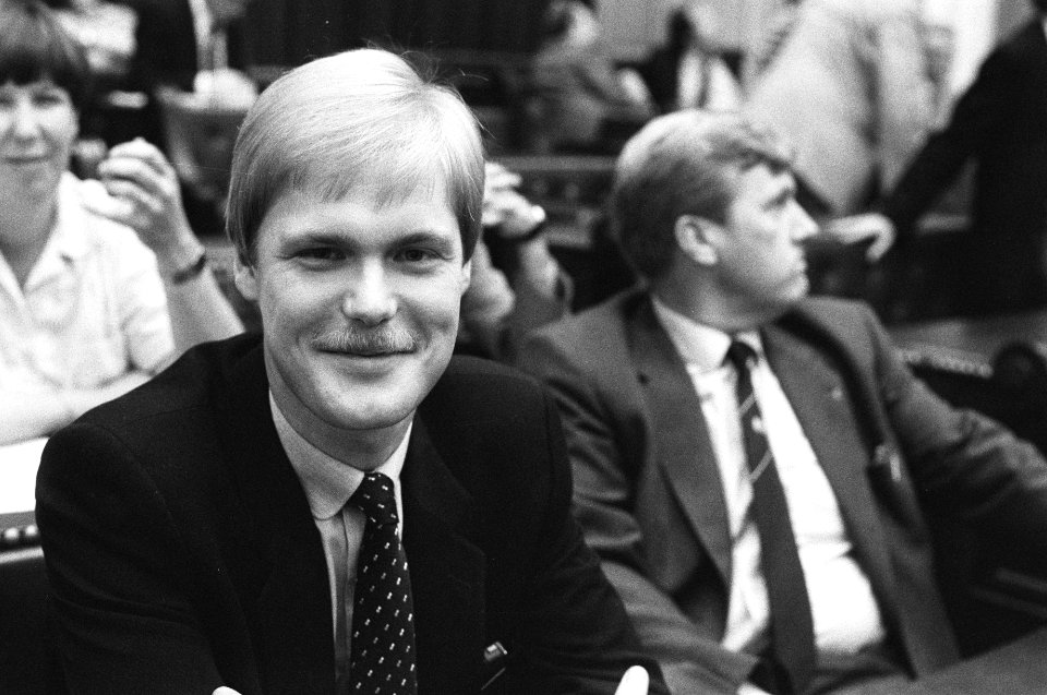 Robin Linschoten (VVD) is met 25 jaar het jongste kamerlid, Bestanddeelnr 932-3446