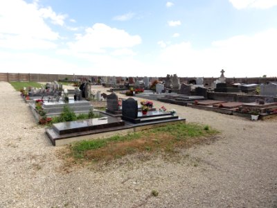Rouilly (Seine-et-Marne) cimetière à La Bretonnière (01)