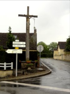 Rouessé-Fontaine (Sarthe) croix de chemin