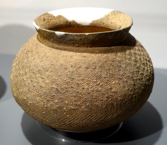 Round-bottomed pottery pot with lozenge pattern, Bronze period, from M74, the pre-Qin graveyard, Hengling Shan, Boluo - Hong Kong Museum of History - DSC00762