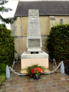 Rouessé-Fontaine (Sarthe) monument aux morts
