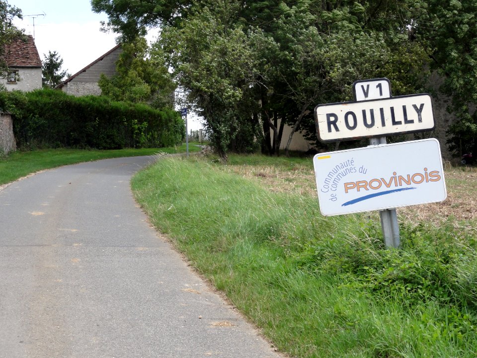 Rouilly (Seine-et-Marne) entrée de Rouilly avec ses deux maisons