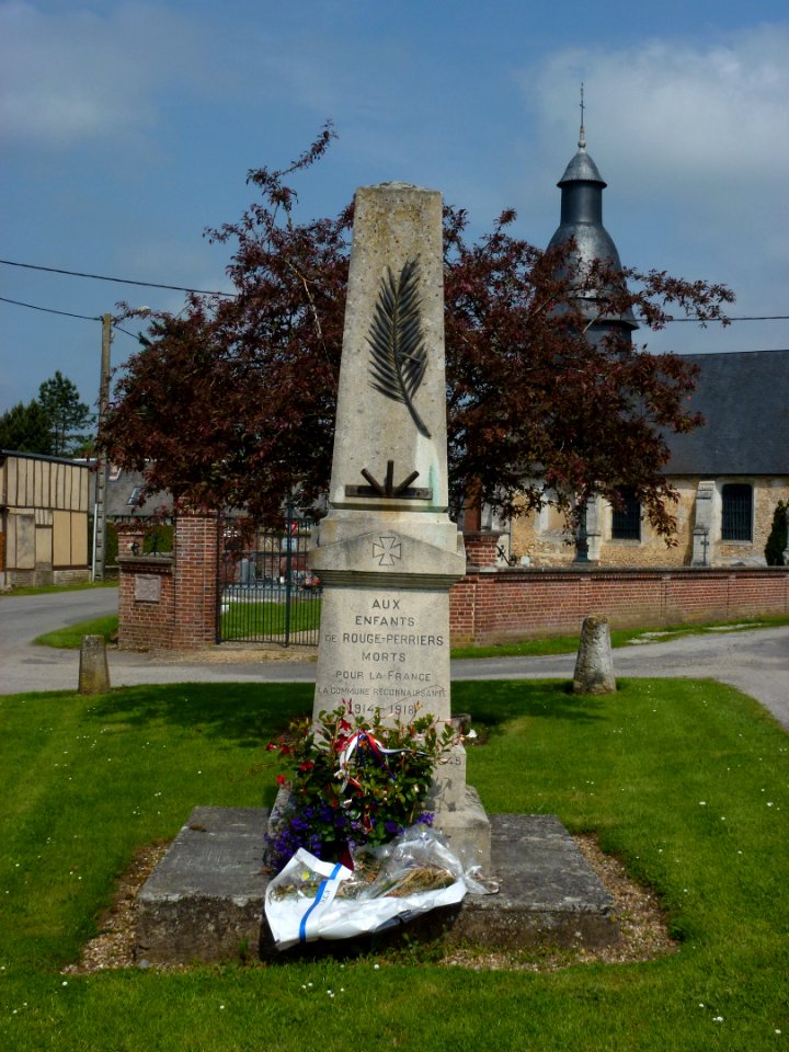Rouge-Perriers (Eure, Fr) monument aux morts