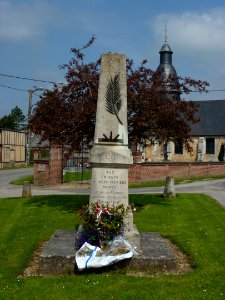 Rouge-Perriers (Eure, Fr) monument aux morts