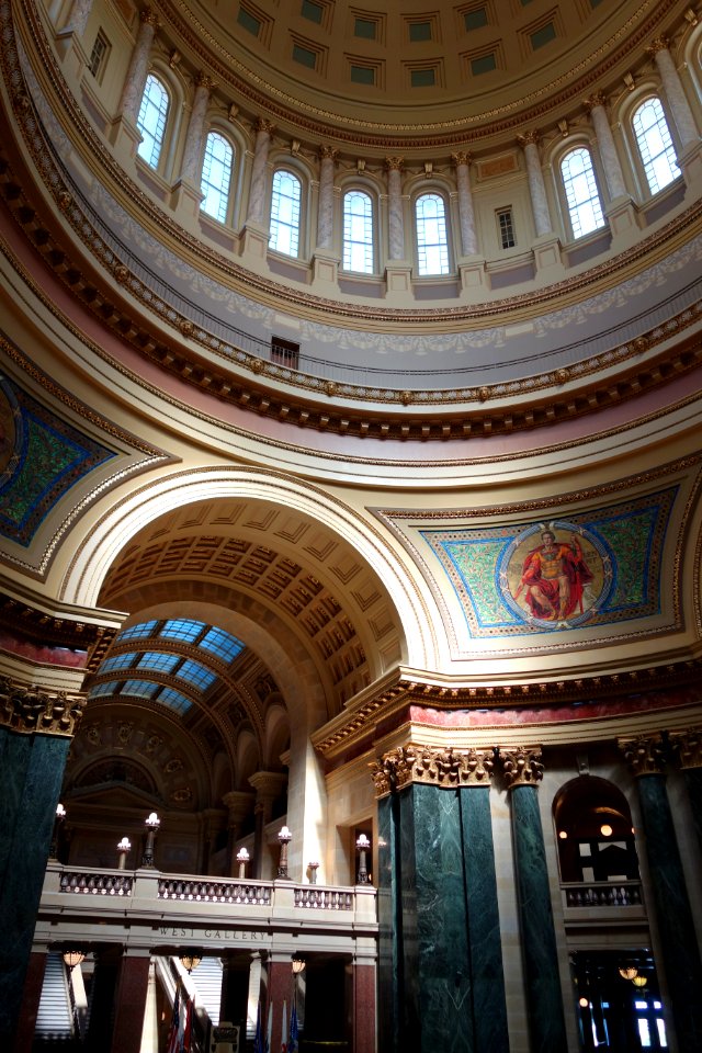Rotunda with partial dome - Wisconsin State Capitol - DSC03129