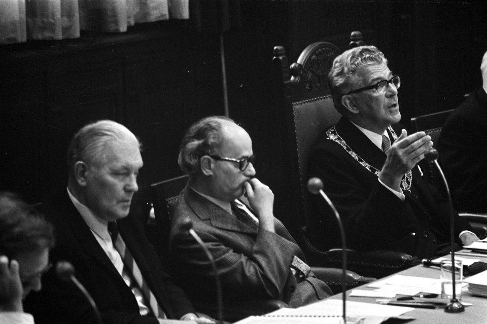 Rotterdamse Gemeenteraad behandelt de huisvesting van gastarbeiders in de Afrika, Bestanddeelnr 925-8152