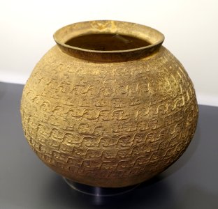 Round-bottomed pottery pot with double-f pattern, Bronze period, from M215, the pre-Qin graveyard, Hengling Shan, Boluo - Hong Kong Museum of History - DSC00754