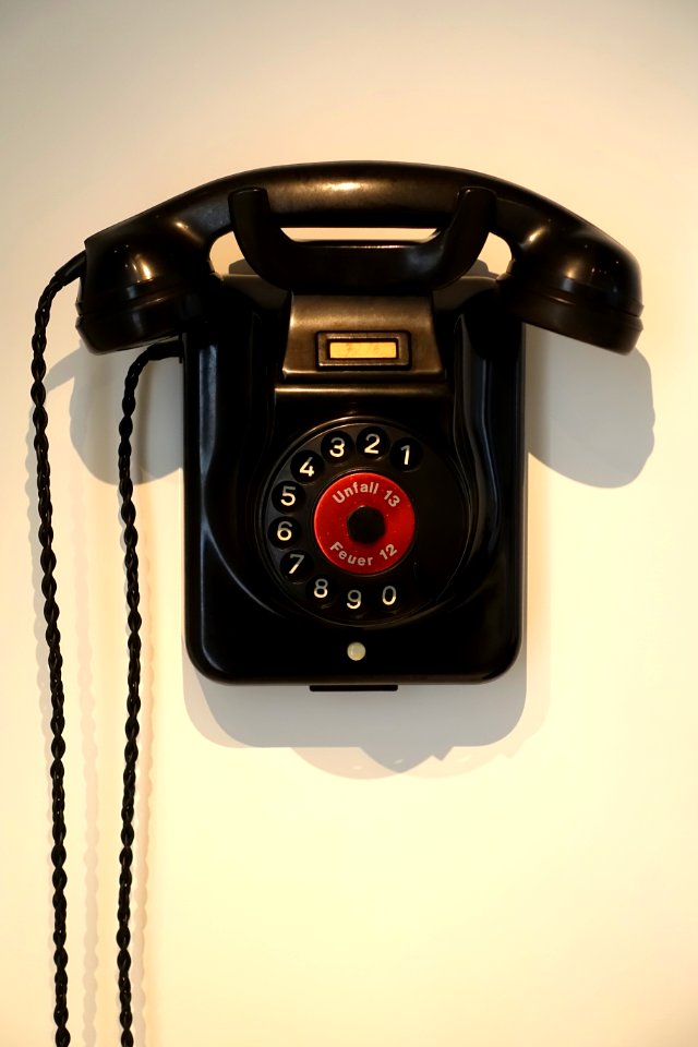 Rotary dial table telephone, Model W 48, Deutsche Bundespost, Siemens & Halske, Berlin, 1948, plastic, steel, metal - Germanisches Nationalmuseum - Nuremberg, Germany - DSC02385