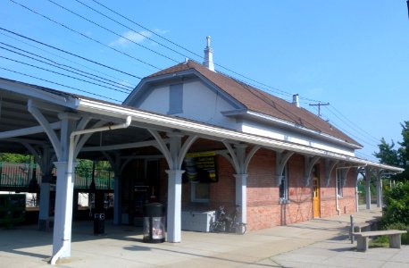 Roslyn LIRR sta house jeh