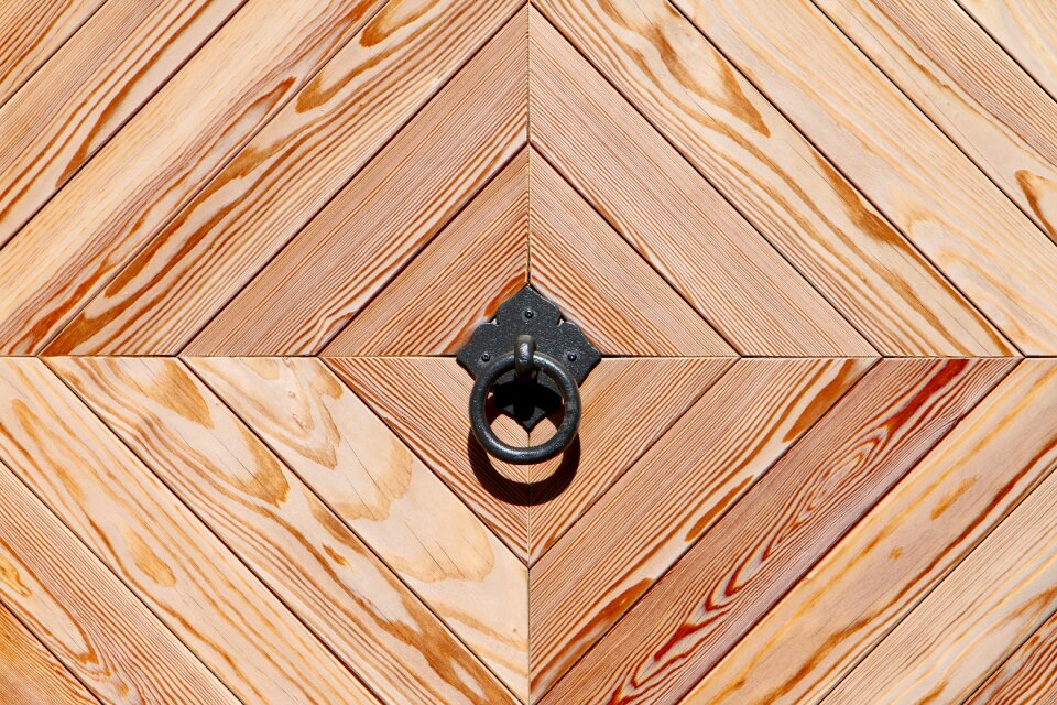 Wooden door call waiting ring geometric shape