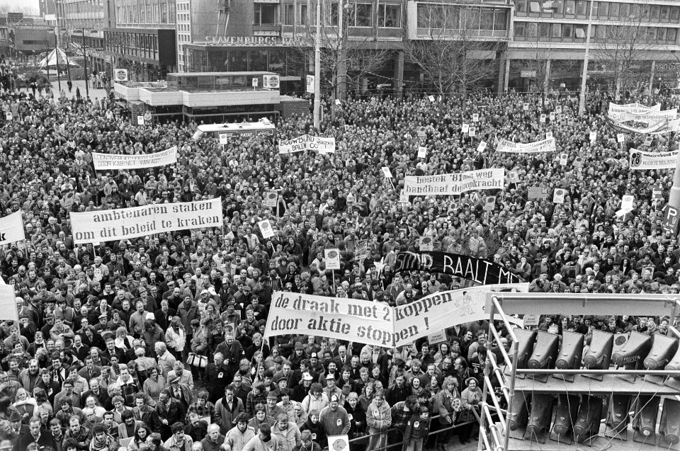Rotterdam, bijeenkomst op de Coolsingel overzicht, Bestanddeelnr 930-7050