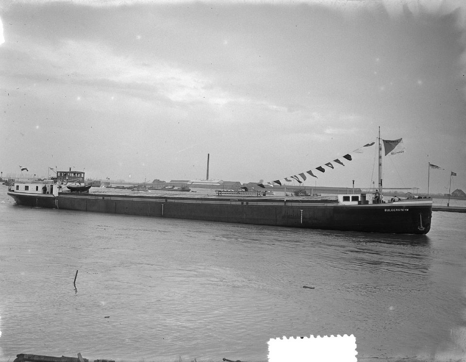 Rotterdams Rijnvaart Maatschappij NV tewaterlating Rijnmotorschip Bulgersteijn, Bestanddeelnr 905-4574