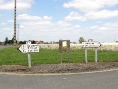 Rouilly (Seine-et-Marne) carrefour de chemins vicinaux à La Bretonnière