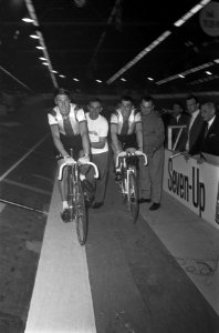 Rotterdamse Zesdaagse start. Nummer 8 Peter Post met Sercu, Bestanddeelnr 921-3093
