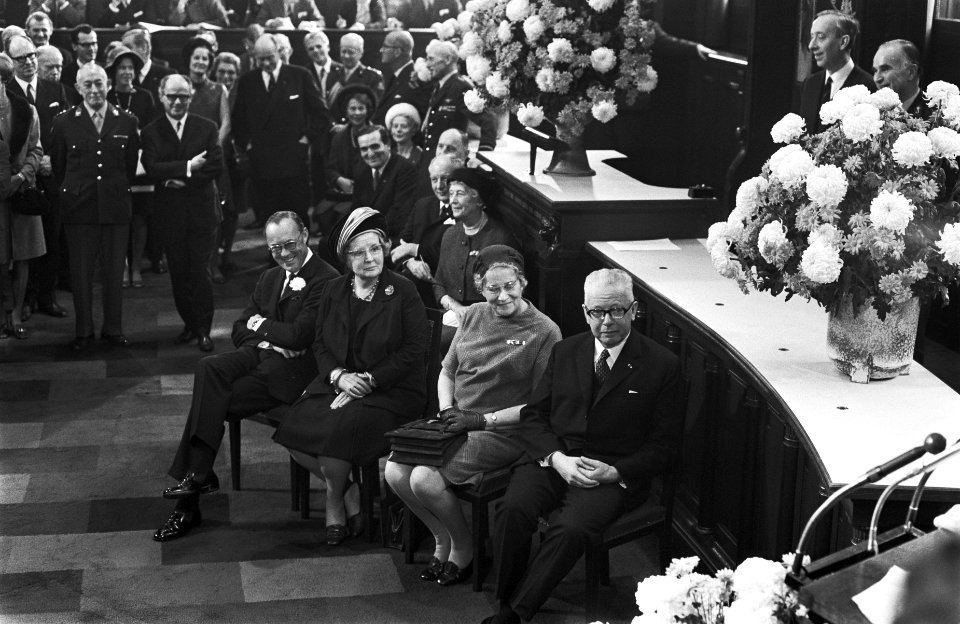 Rotterdam. De Duitse president Heinemann, diens echtgenote, koningin Juliana en , Bestanddeelnr 923-0155