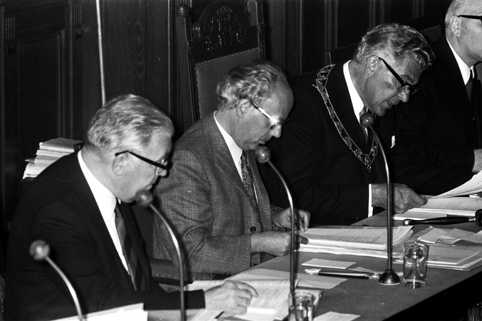 Rotterdamse Gemeenteraad behandelt de huisvesting van gastarbeiders in de Afrika, Bestanddeelnr 925-8153