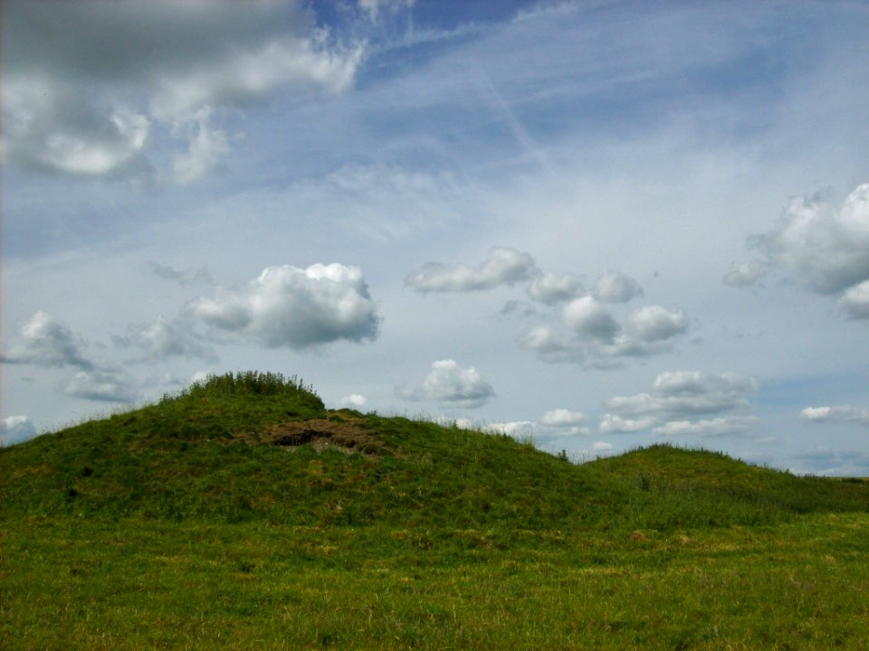 Round barrows, Overton Hill
