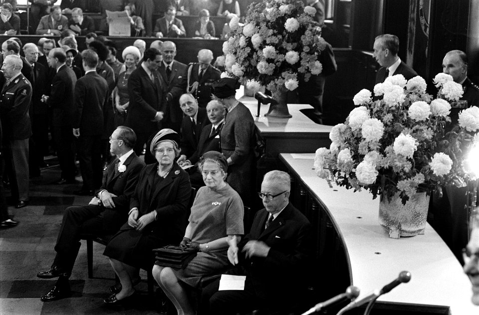 Rotterdam. De Duitse president Heinemann, diens echtgenote, koningin Juliana en , Bestanddeelnr 923-0154